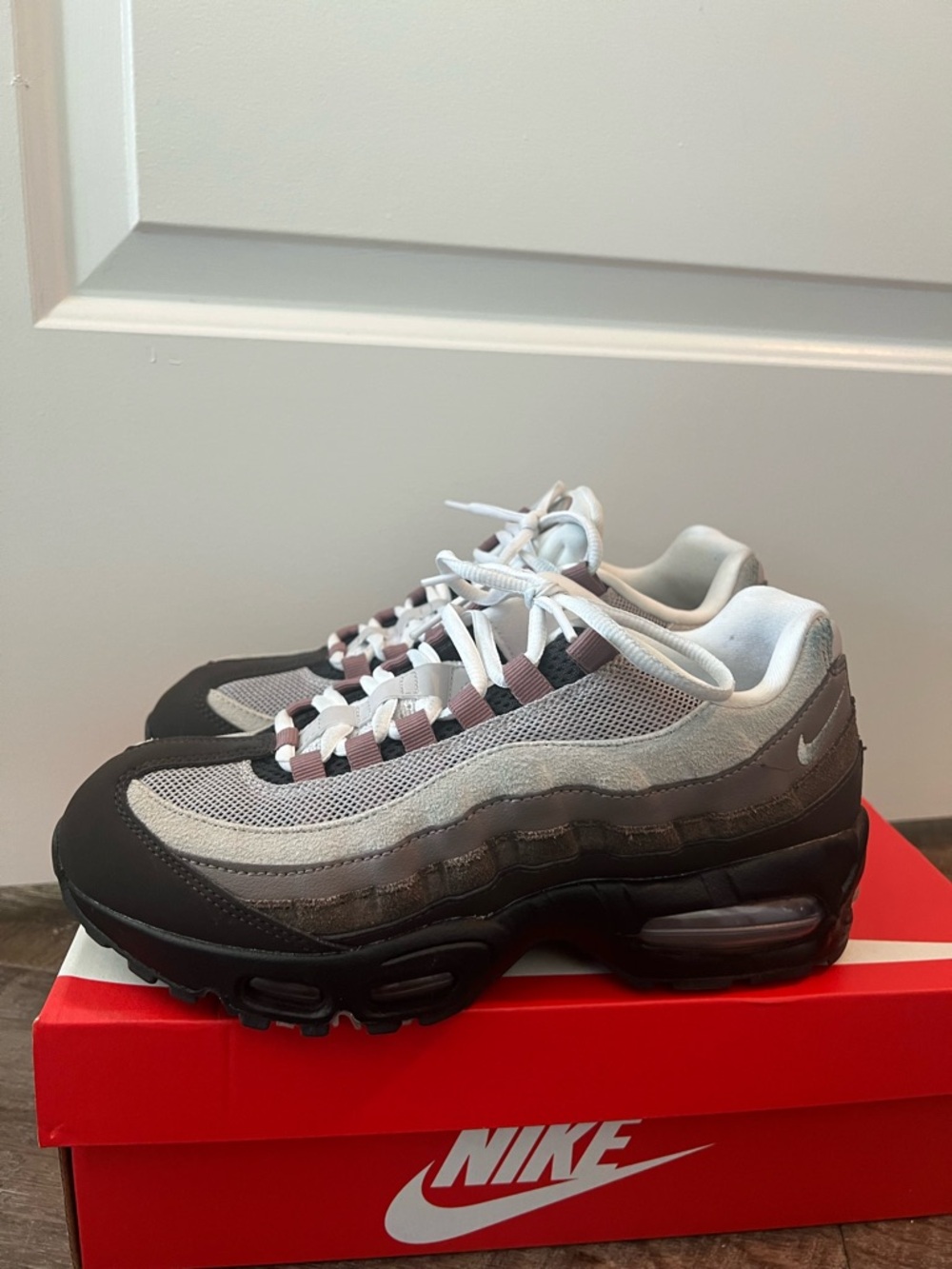 Nike Air Max 95 "Velvet Brown/Pearl
Grey Women's 9 Men's 7.5